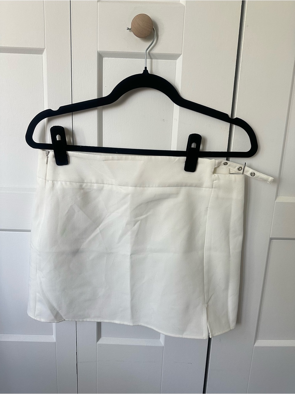 NWT Zara White Mini Skirt with Slit and Side Buckle